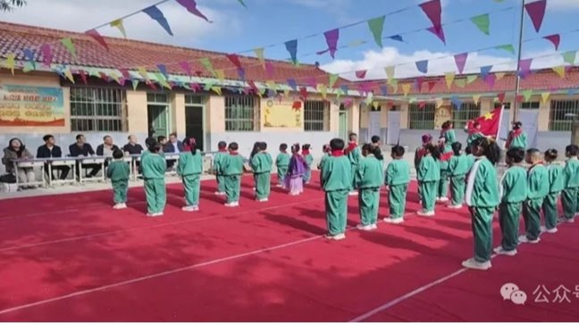 情暖六一 爱心助学——多宝网页版驻村工作队开展“六一”慰问活动