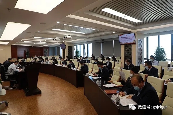 深学细悟强本领 埋头苦干促发展 多宝网页版掀起学习贯彻党的十九届六中全会精神热潮